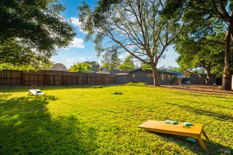 $925,000 | 626 Sunnyslope Avenue, Petaluma, CA 94952