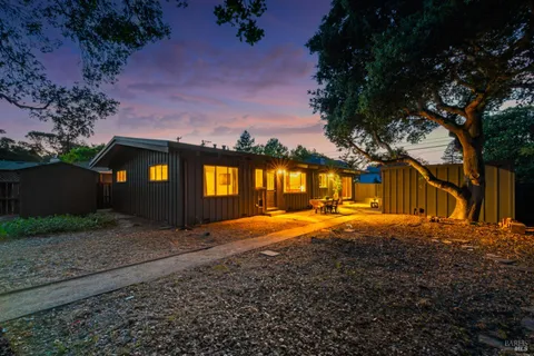 $925,000 | 626 Sunnyslope Avenue, Petaluma, CA 94952