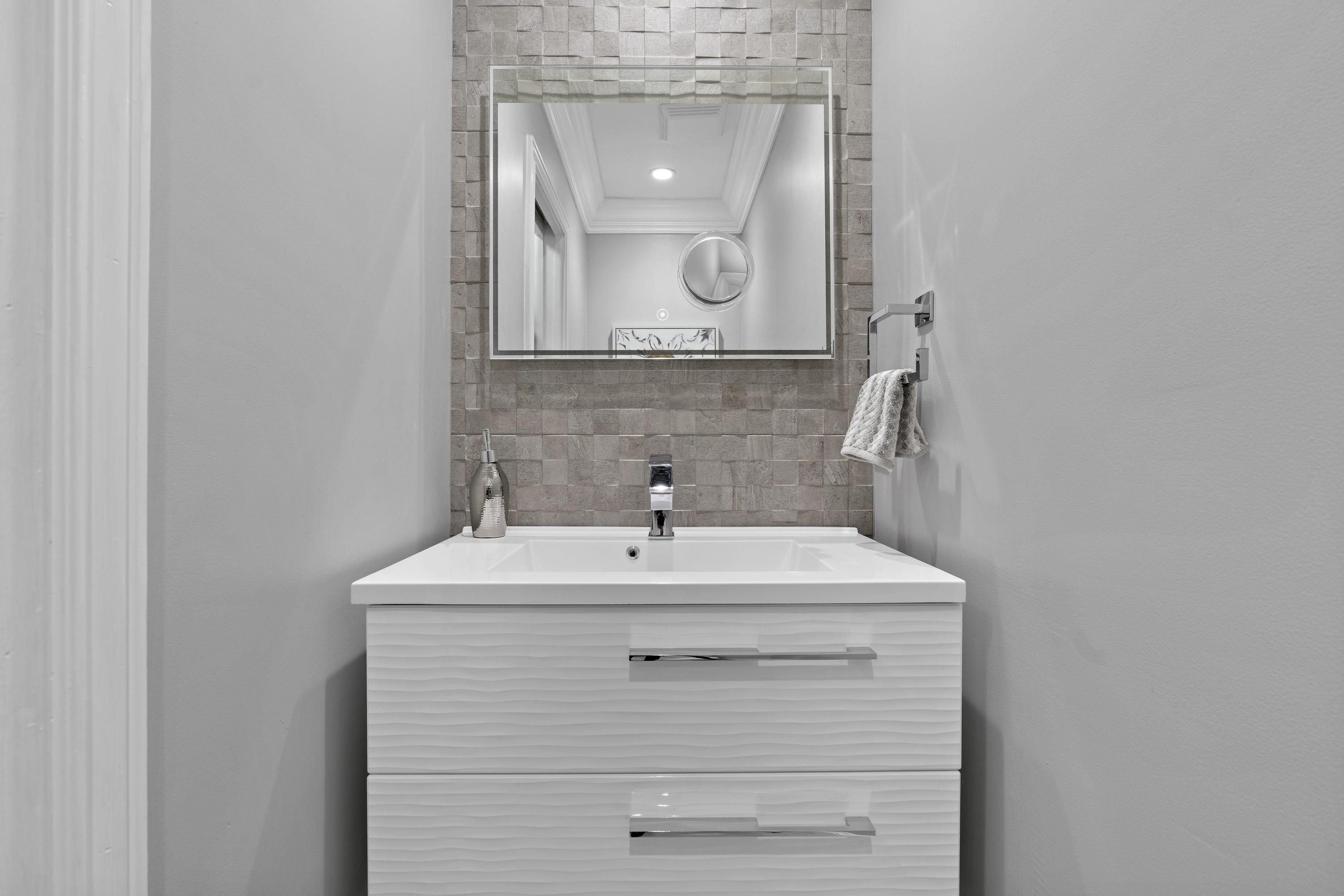 2408 Northwest 26th Street Boca Raton, FL 33431 - Photo 18 of 37 Powder Room