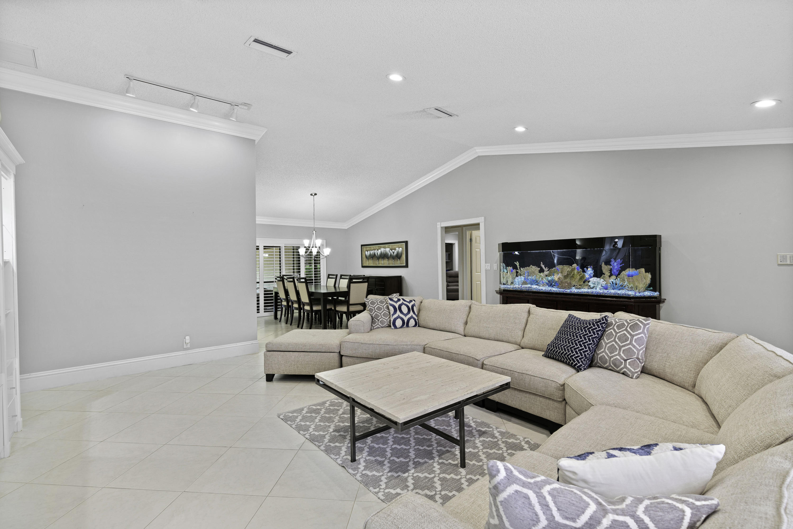 2408 Northwest 26th Street Boca Raton, FL 33431 - Photo 8 of 37 Fish Tank