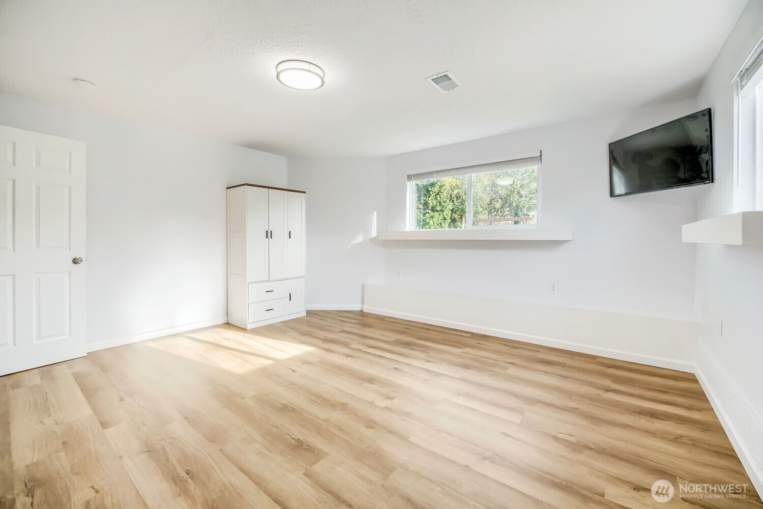 12045 Southeast 210th Street Kent, WA 98031 - Photo 11 of 26