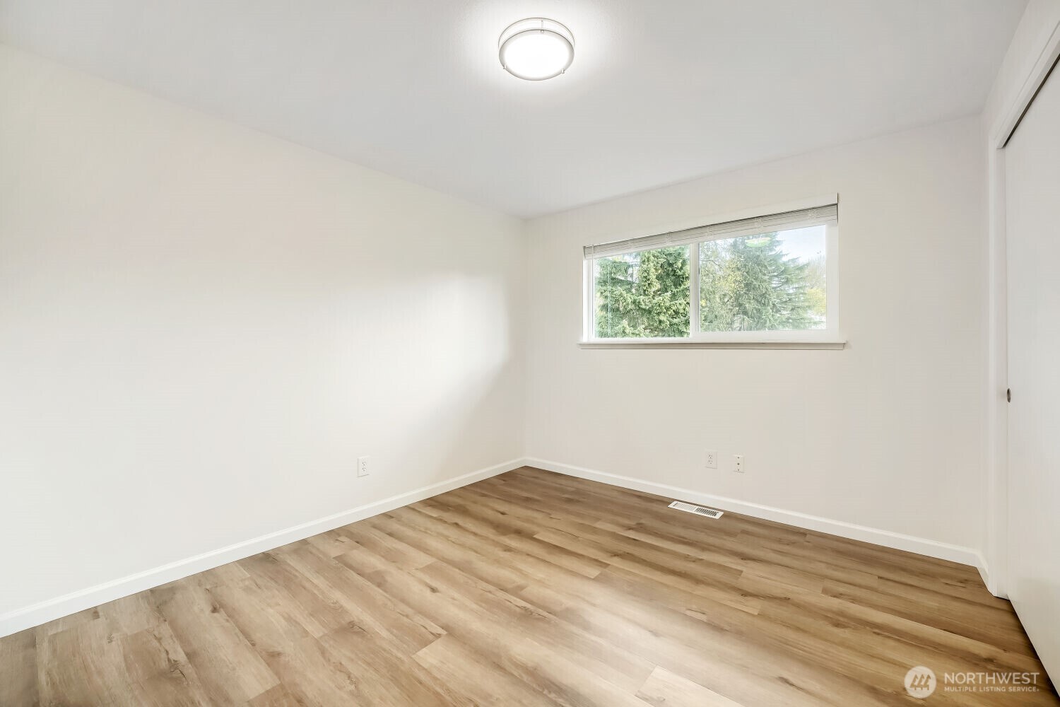 12045 Southeast 210th Street Kent, WA 98031 - Photo 14 of 26