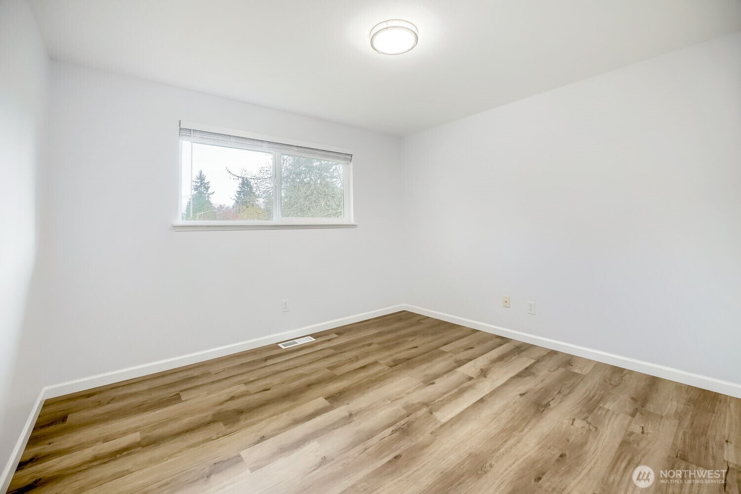 12045 Southeast 210th Street Kent, WA 98031 - Photo 15 of 26
