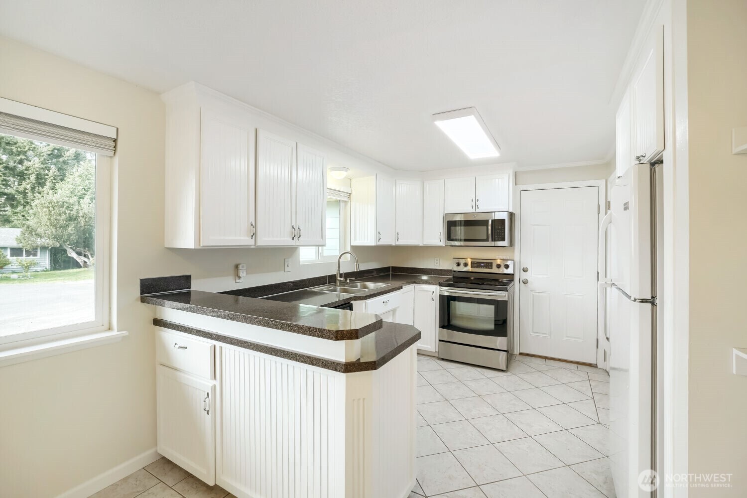 12045 Southeast 210th Street Kent, WA 98031 - Photo 5 of 26