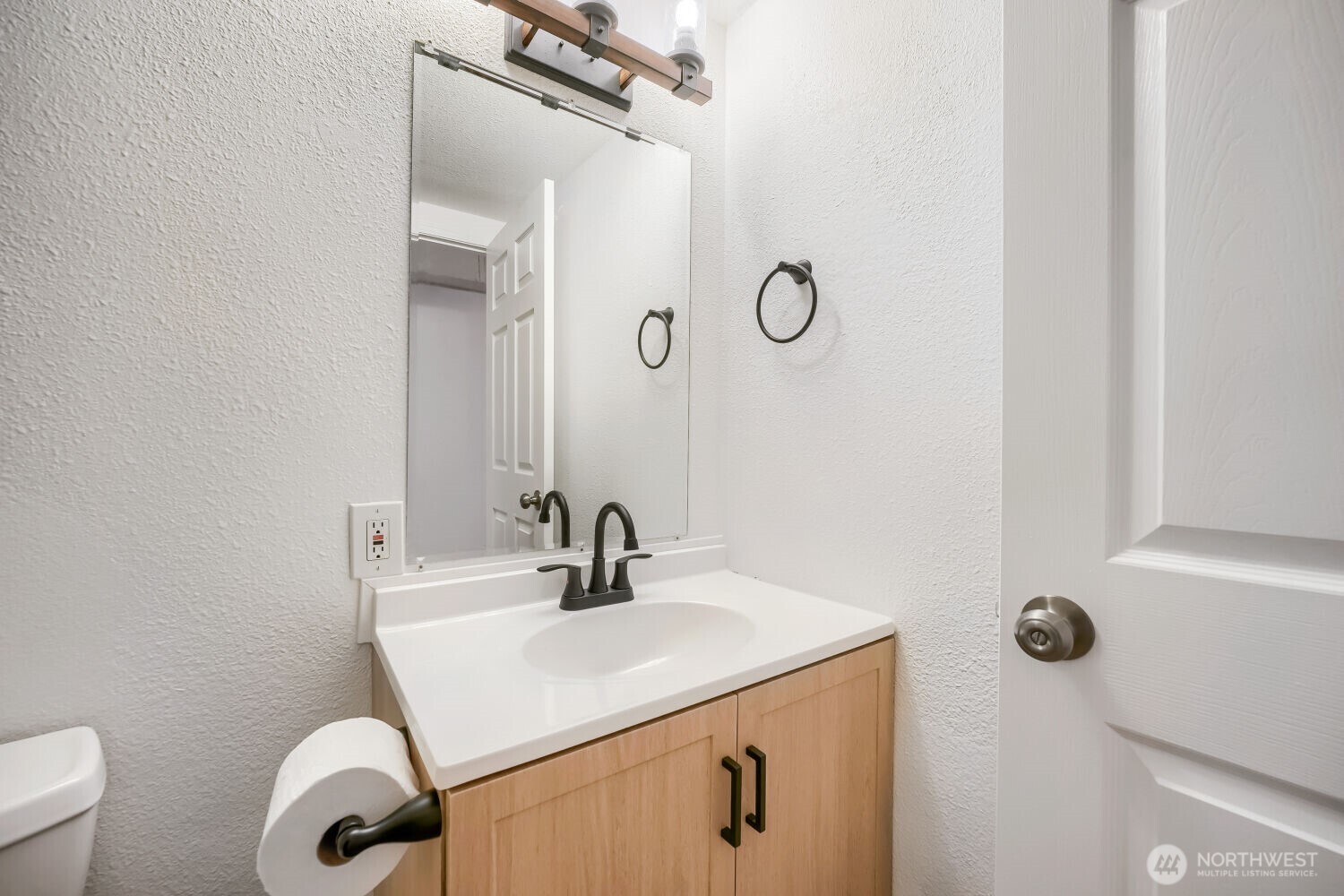 12045 Southeast 210th Street Kent, WA 98031 - Photo 9 of 26