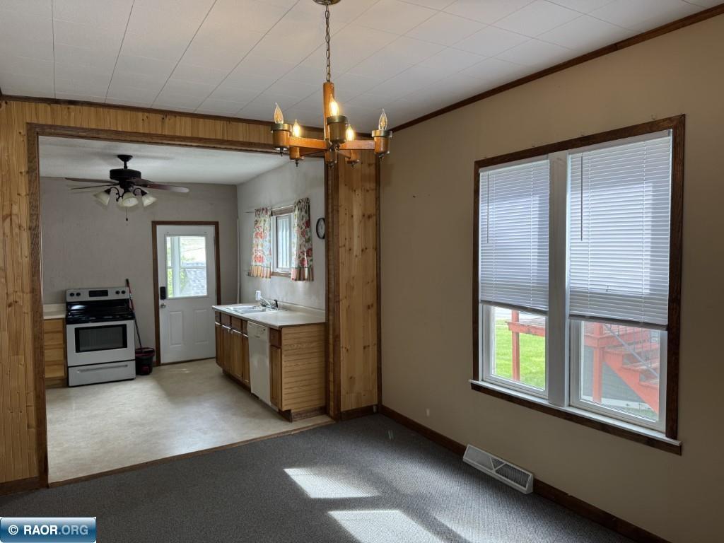 304 2nd Street Northwest Chisholm, MN 55719 - Photo 8 of 19