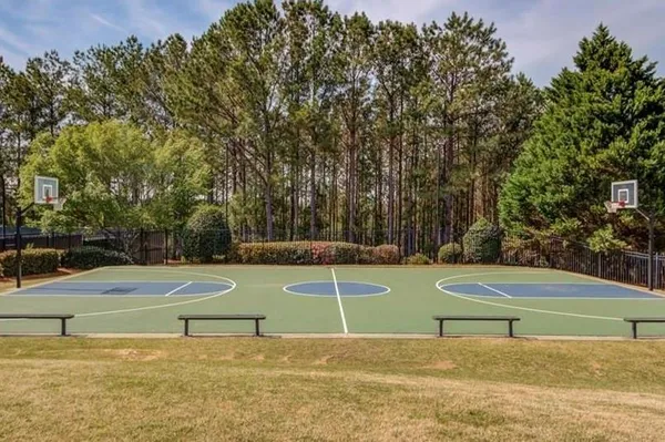 a view of a tennis court