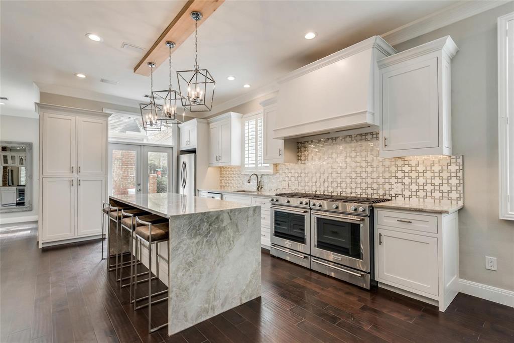 2902 North Pearl Street Dallas, TX 75201 - Photo 2 of 36 Kitchen featuring stainless steel appliances, dark wood finished floors, a sink, a notable chandelier, and custom exhaust hood