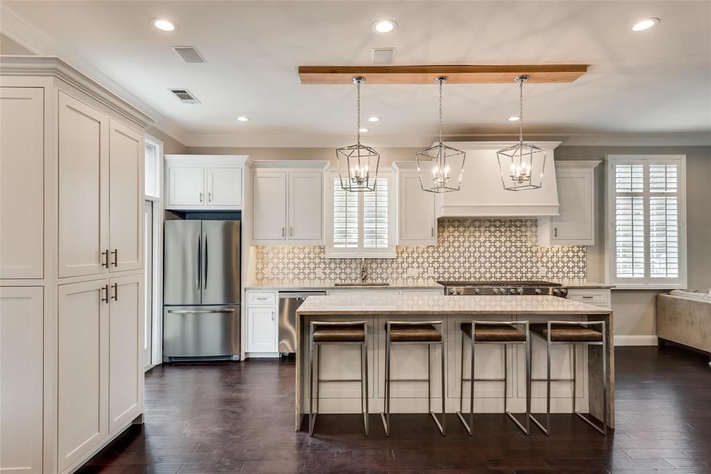2902 North Pearl Street Dallas, TX 75201 - Photo 3 of 36 Kitchen with visible vents, stainless steel appliances, a sink, custom range hood, and a notable chandelier