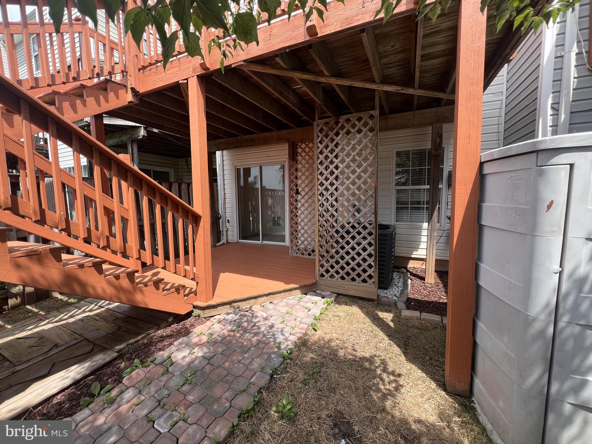 a view of an outdoor space