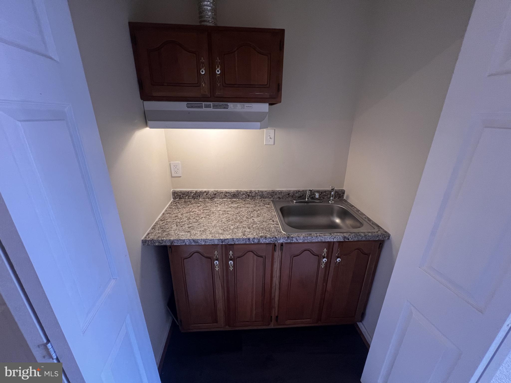 8871 Dunstable Loop Bristow, VA 20136 - Photo 4 of 10 a view of washer and dryer