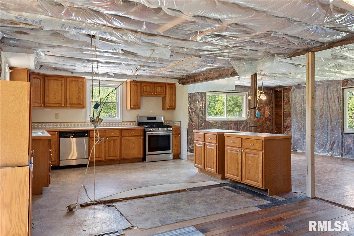 482 North John Wayne Road Dawson, IL 62520 - Photo 17 of 60 Gallery Image 17