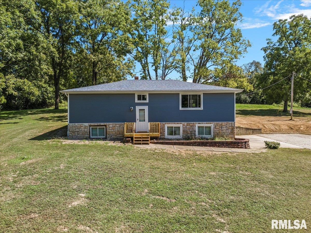 482 North John Wayne Road Dawson, IL 62520 - Photo 2 of 60 Gallery Image 2