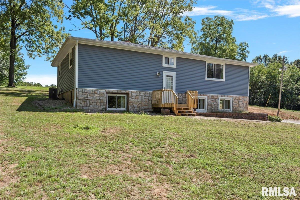 482 North John Wayne Road Dawson, IL 62520 - Photo 3 of 60 Gallery Image 3