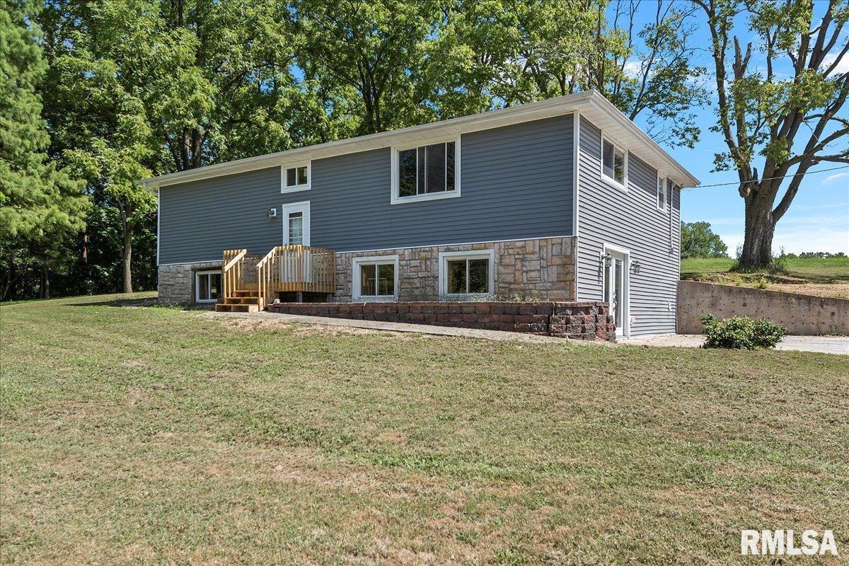 482 North John Wayne Road Dawson, IL 62520 - Photo 4 of 60 Gallery Image 4