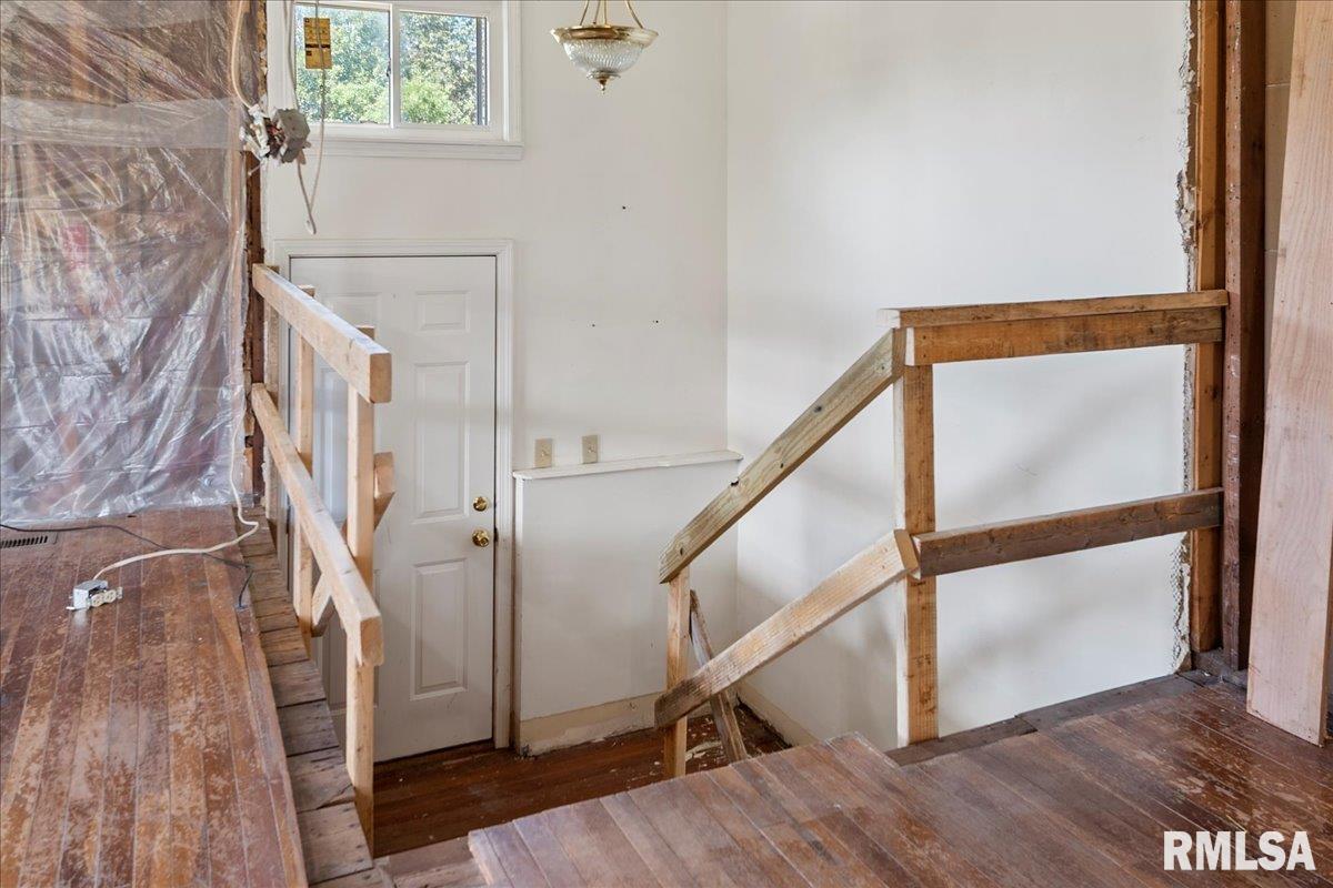 482 North John Wayne Road Dawson, IL 62520 - Photo 8 of 60 Gallery Image 8