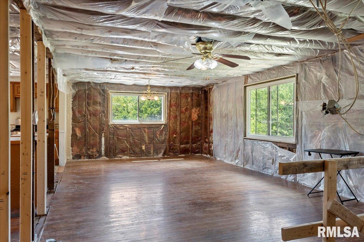 482 North John Wayne Road Dawson, IL 62520 - Photo 9 of 60 Gallery Image 9
