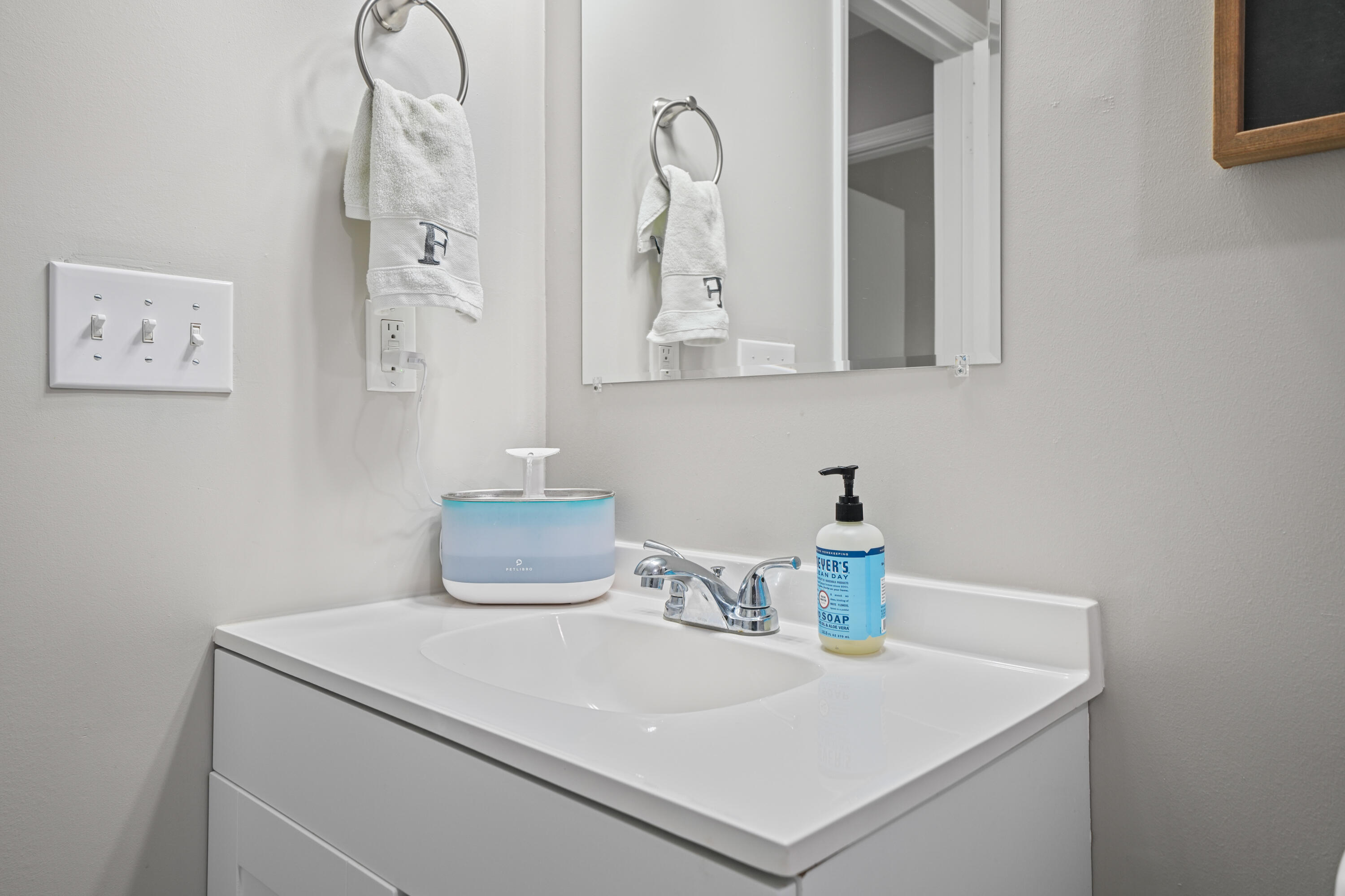 39 9th Street Shalimar, FL 32579 - Photo 18 of 37 a bathroom with a sink and a mirror