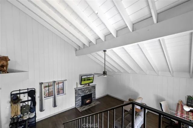 a view of entryway with a window