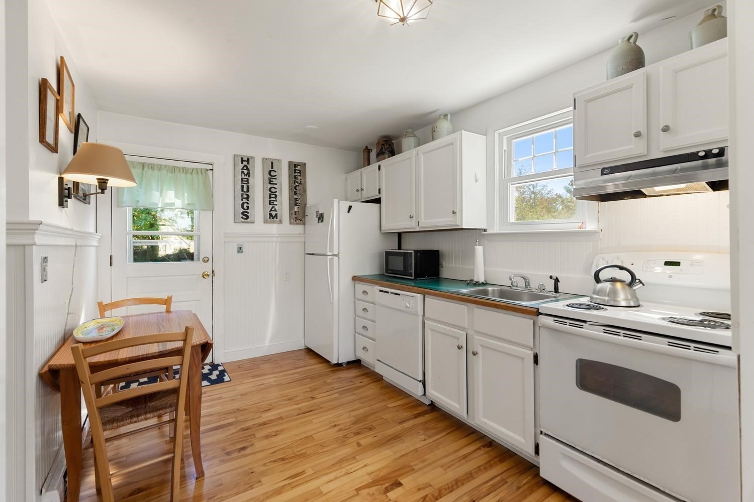8 Bayfield Road Gloucester, MA 01930 - Photo 12 of 37 Gallery Image 12