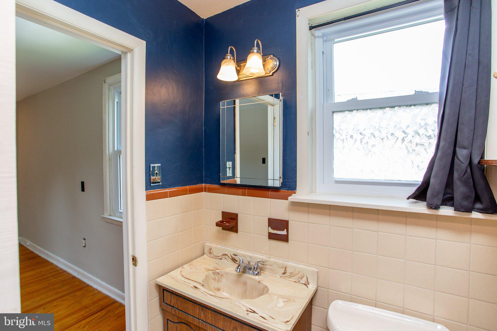 540 Wanamaker Road Jenkintown, PA 19046 - Photo 19 of 40 Charming bathroom with modern touches.