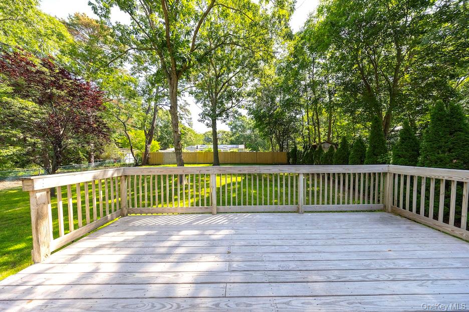 18 Easterly Road Hampton Bays, NY 11946 - Photo 15 of 21
