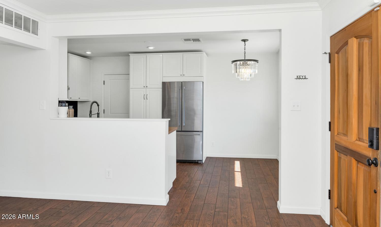 4228 North 44th Place Phoenix, AZ 85018 - Photo 13 of 45 Kitchen
