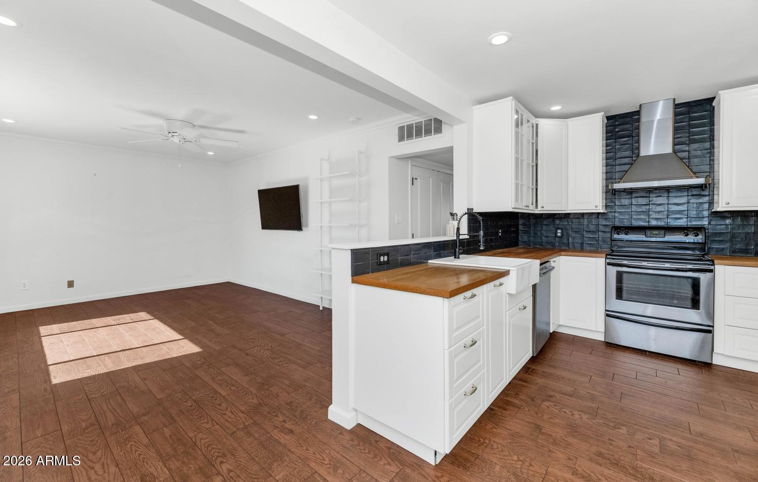 4228 North 44th Place Phoenix, AZ 85018 - Photo 14 of 45 Kitchen