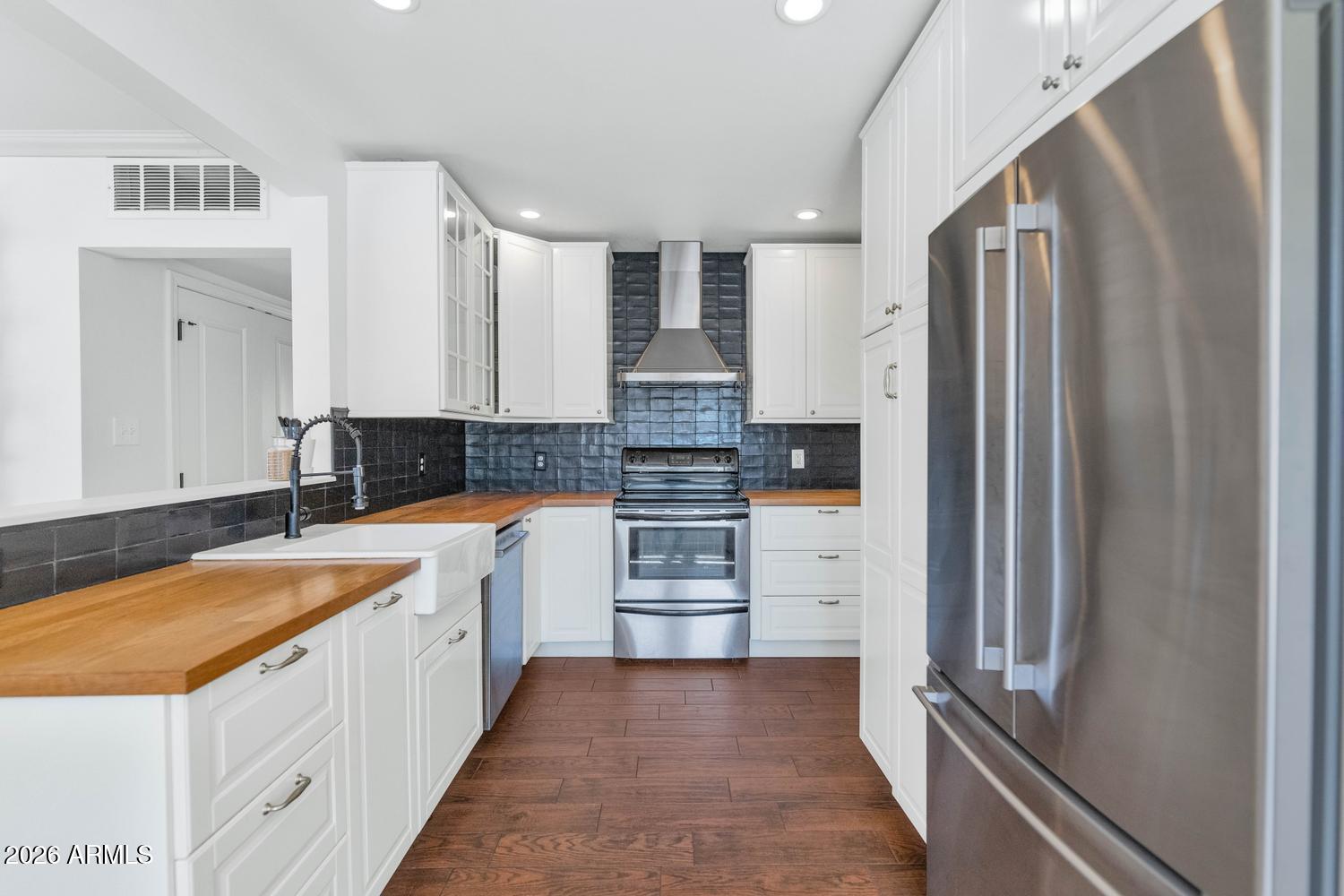 4228 North 44th Place Phoenix, AZ 85018 - Photo 16 of 45 Kitchen