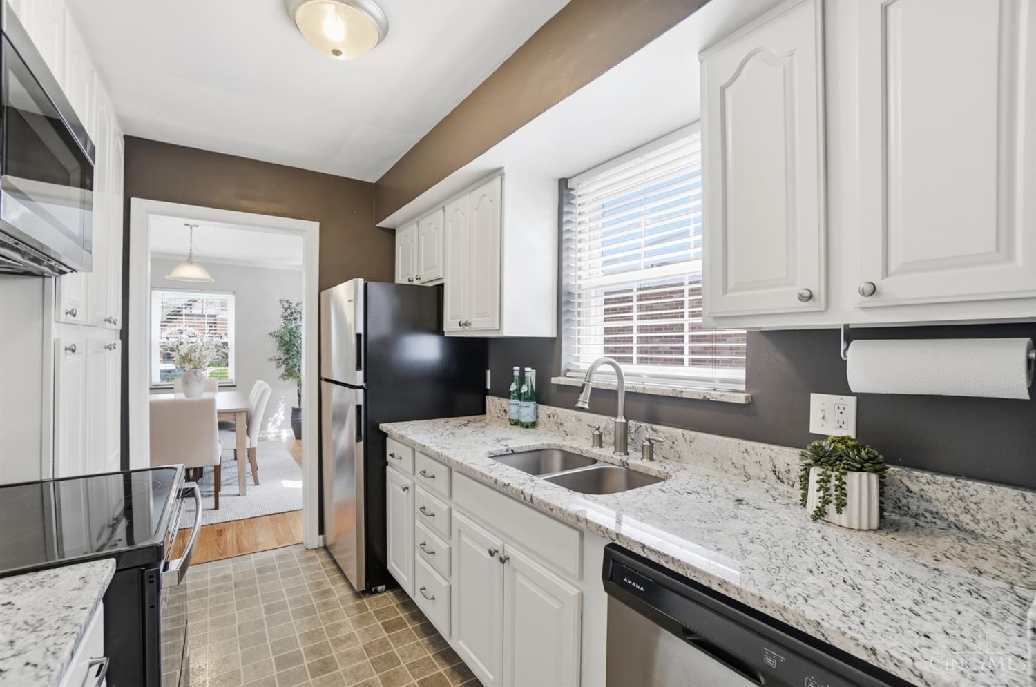 3863 Homewood Road Cincinnati, OH 45227 - Photo 14 of 44