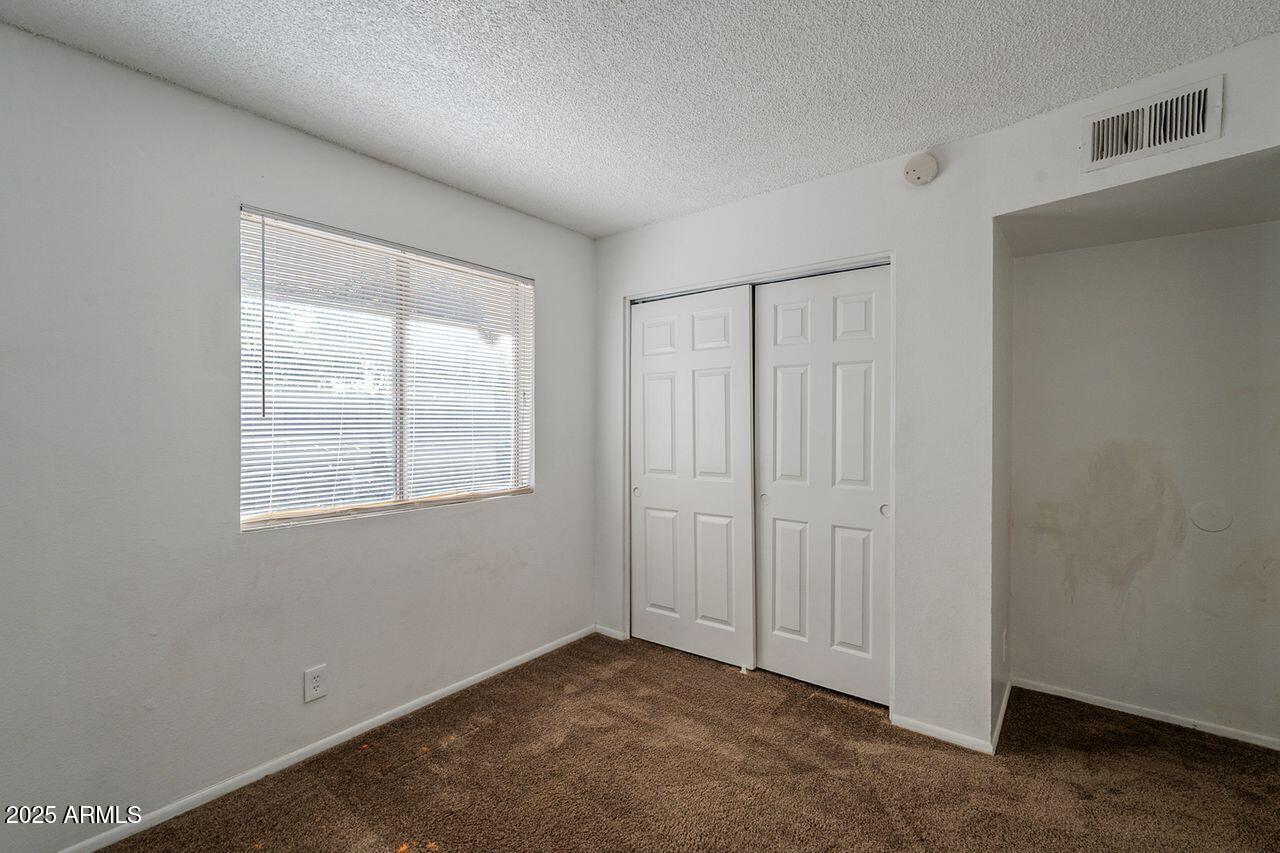 2608 West Ocotillo Road Phoenix, AZ 85017 - Photo 22 of 56 an empty room with windows