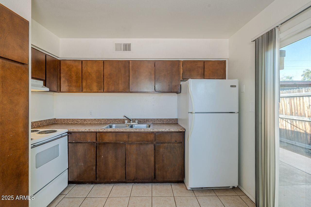 2608 West Ocotillo Road Phoenix, AZ 85017 - Photo 38 of 56 a kitchen with a stove a refrigerator and a sink