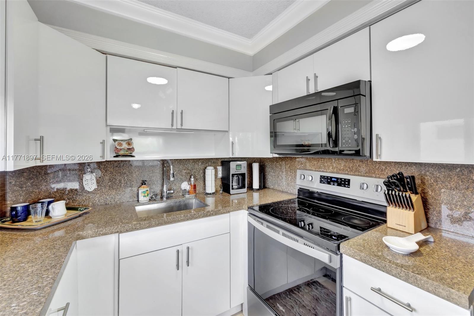 1012 Southwest 11th Street, Unit 20N Hallandale Beach, FL 33009 - Photo 4 of 77