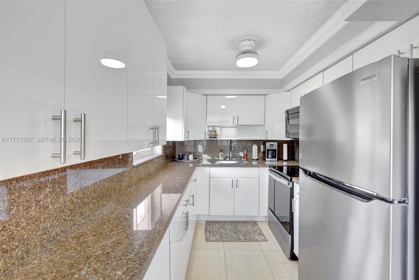 1012 Southwest 11th Street, Unit 20N Hallandale Beach, FL 33009 - Photo 5 of 77