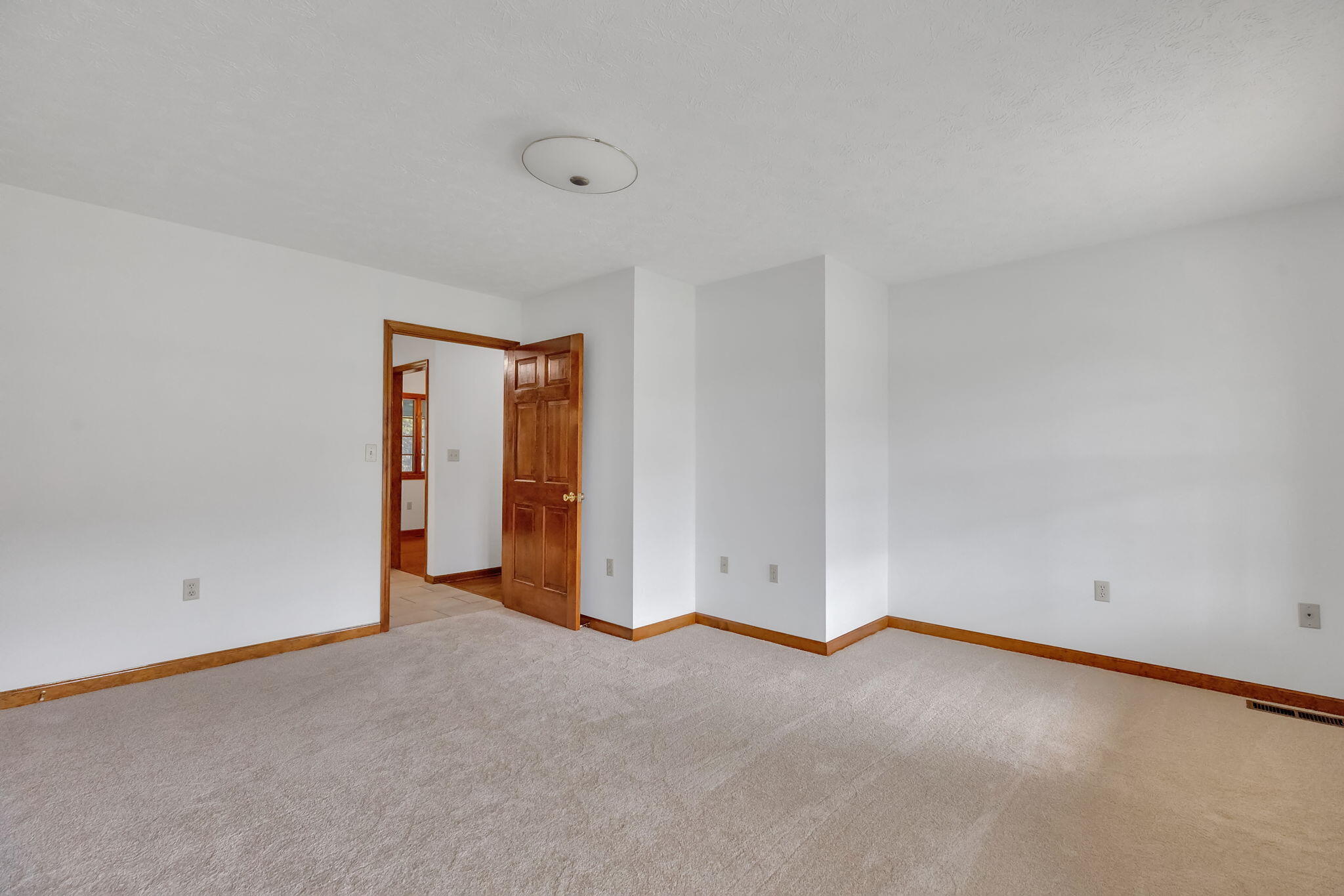 620 Snapps Ferry Road Kingsport, TN 37664 - Photo 13 of 38 13-web-or-mls-217A6357