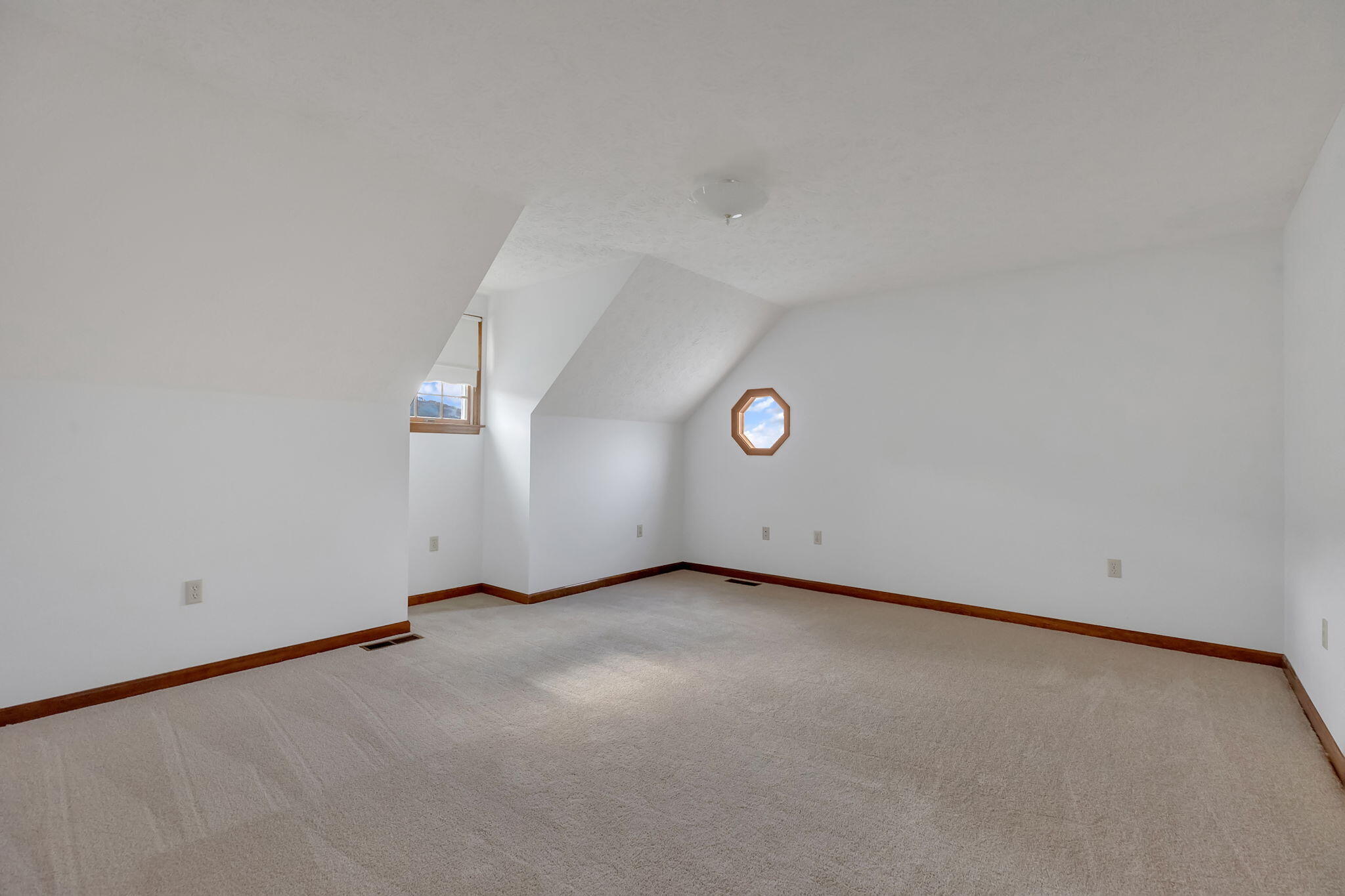 620 Snapps Ferry Road Kingsport, TN 37664 - Photo 19 of 38 18-web-or-mls-217A6397