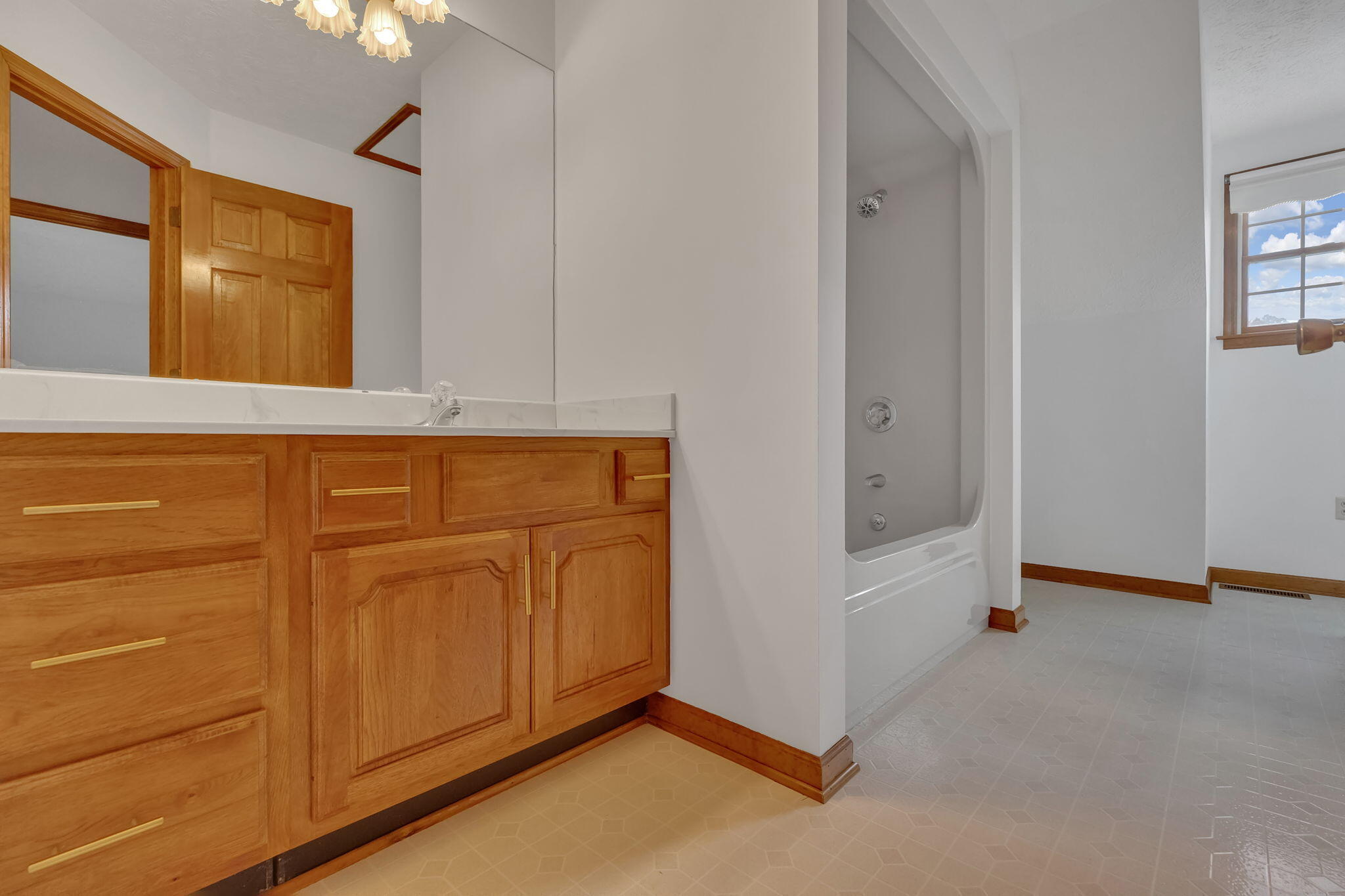 620 Snapps Ferry Road Kingsport, TN 37664 - Photo 21 of 38 21-web-or-mls-217A6407