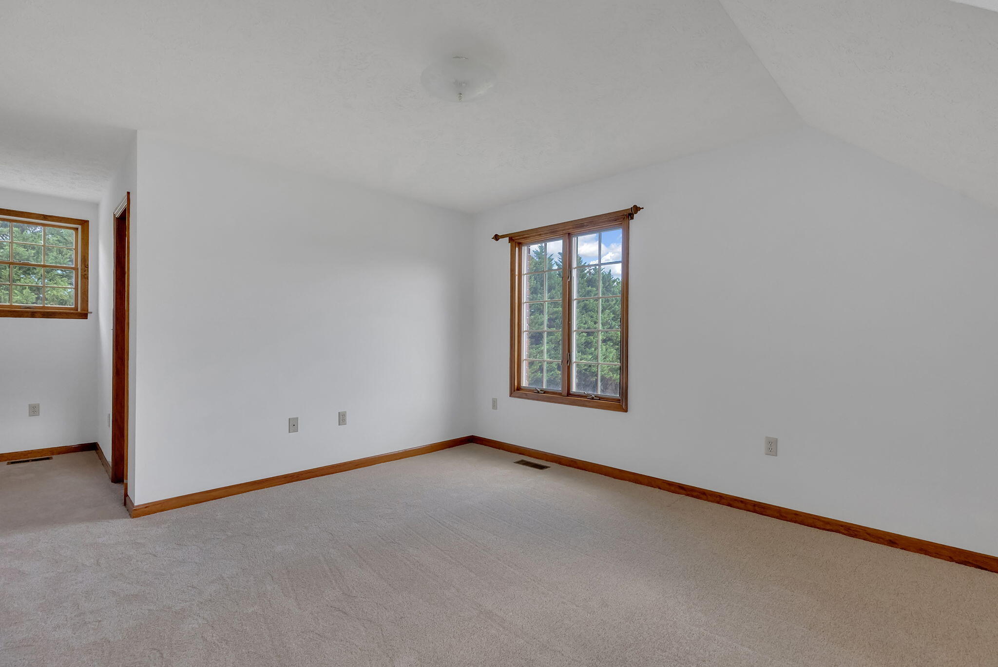 620 Snapps Ferry Road Kingsport, TN 37664 - Photo 23 of 38 23-web-or-mls-217A6417