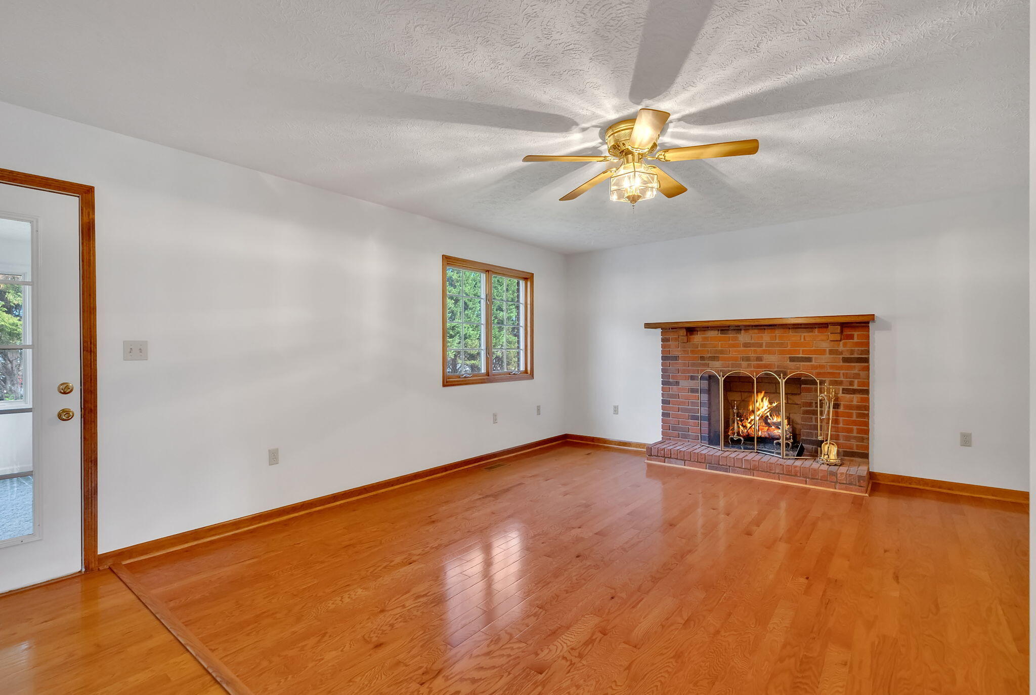 620 Snapps Ferry Road Kingsport, TN 37664 - Photo 4 of 38 4-web-or-mls-217A6312