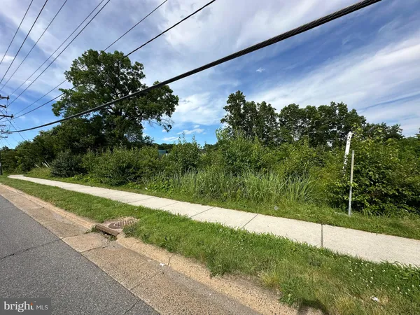 a view of a backyard of the house