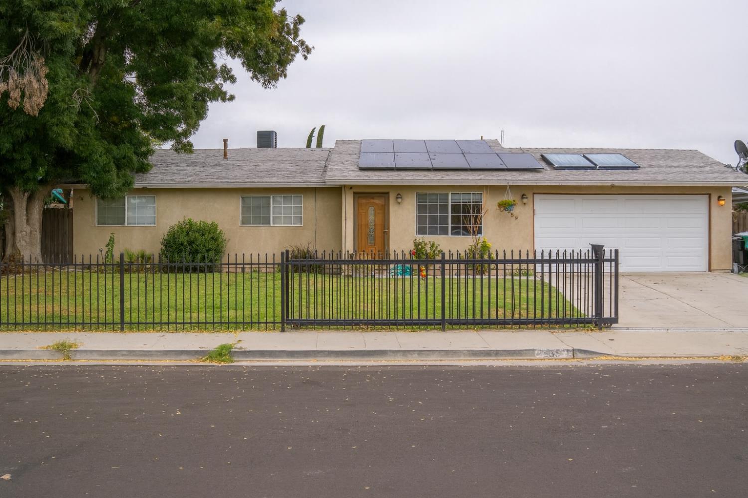 559 Perry Avenue Corcoran, CA 93212 - Photo 1 of 12 a view of a deck with a yard and plants