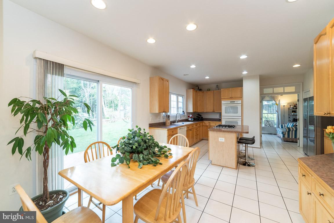 2944 Edgelea Road Vienna, VA 22181 - Photo 14 of 57 Kitchen
