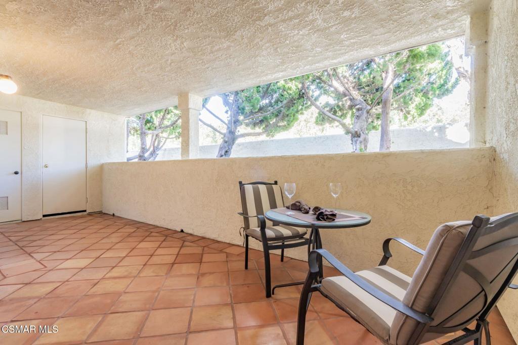 4481 Antigua Way Oxnard, CA 93035 - Photo 37 of 76 a view of a room with a table and chairs