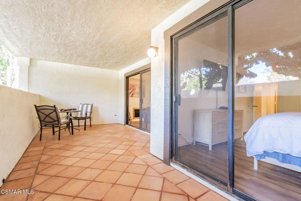 4481 Antigua Way Oxnard, CA 93035 - Photo 40 of 76 a bed room with a bed and a mirror