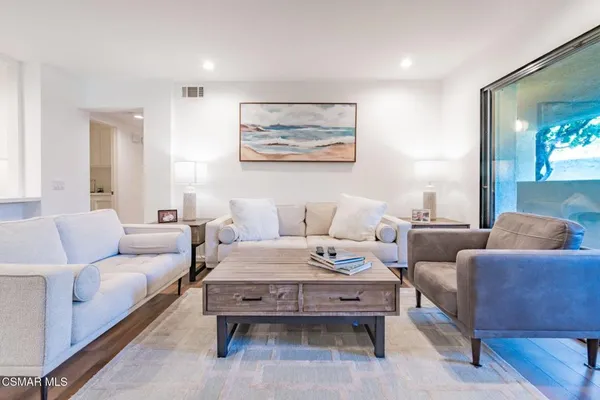 a view of entryway and hall