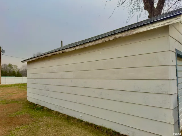 $29,900 | 901 East 3rd Street, Flora, IL 62839