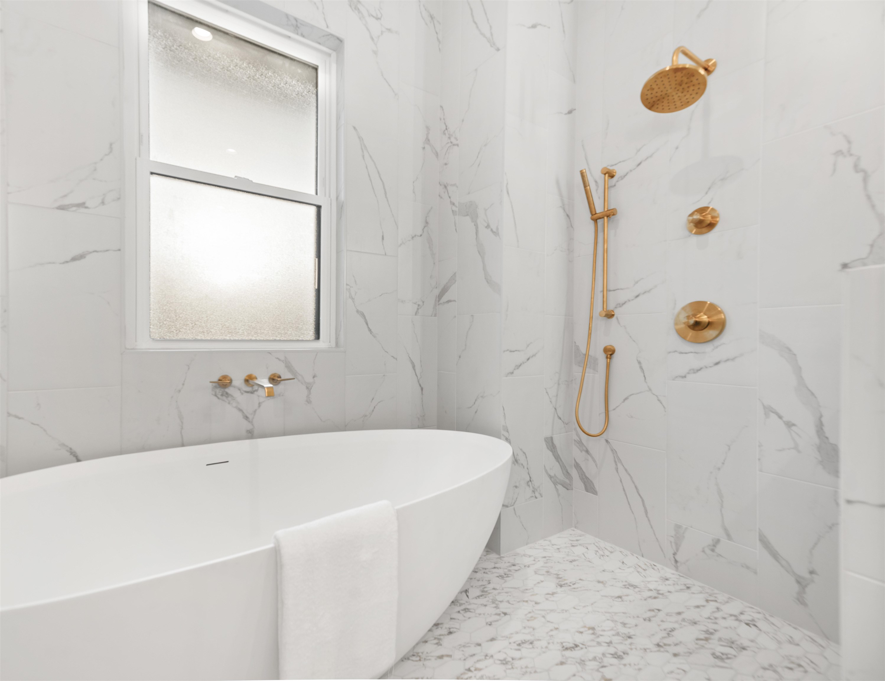 2549 Palm Avenue Flagler Beach, FL 32136 - Photo 25 of 70 a bathroom with a bathtub and a shower