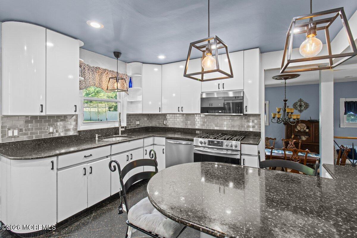 687 Hopping Road Belford, NJ 07718 - Photo 5 of 50 IMG_0123