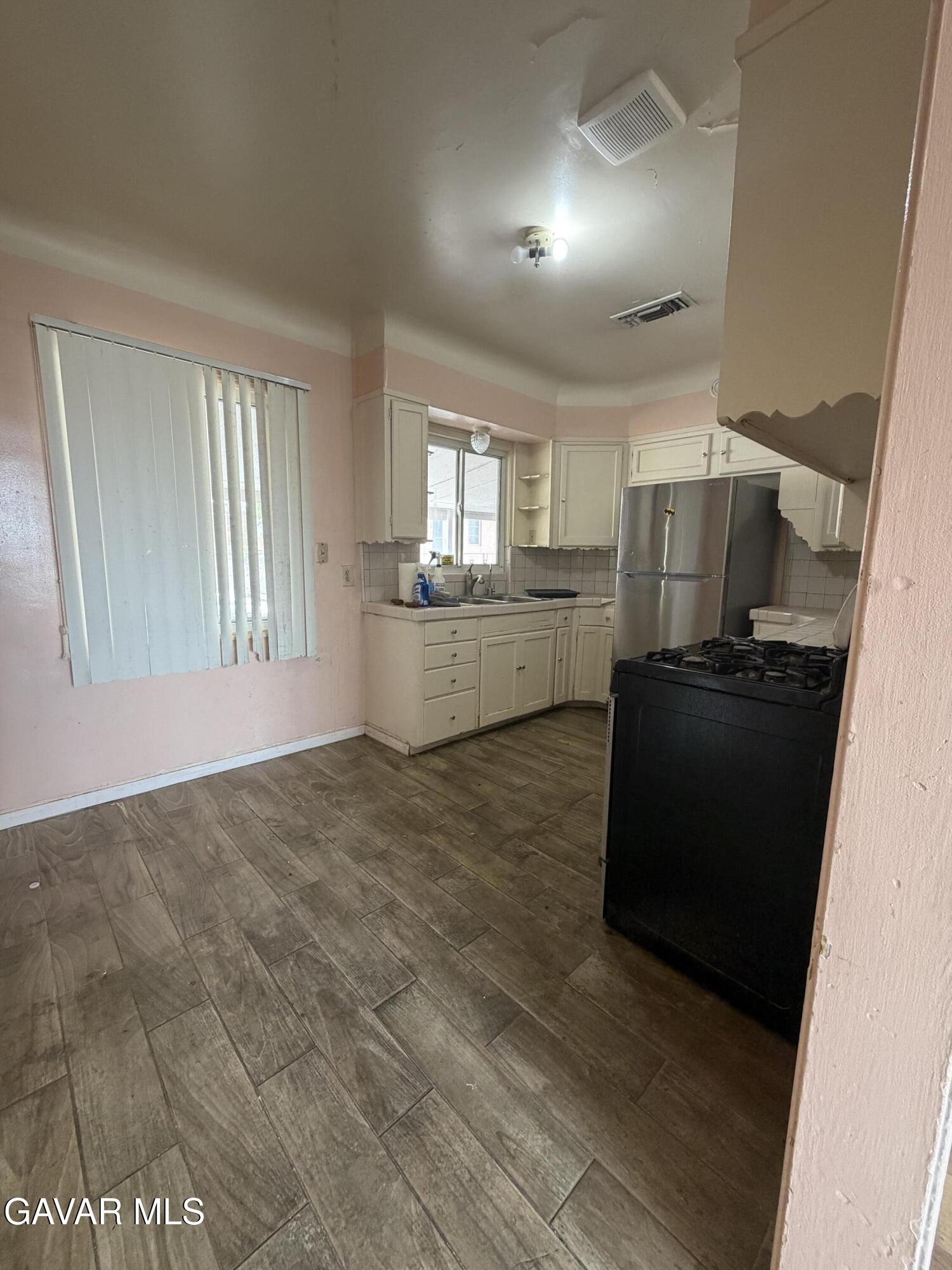 960 Nancy Street Barstow, CA 92311 - Photo 11 of 19 IMG_0191