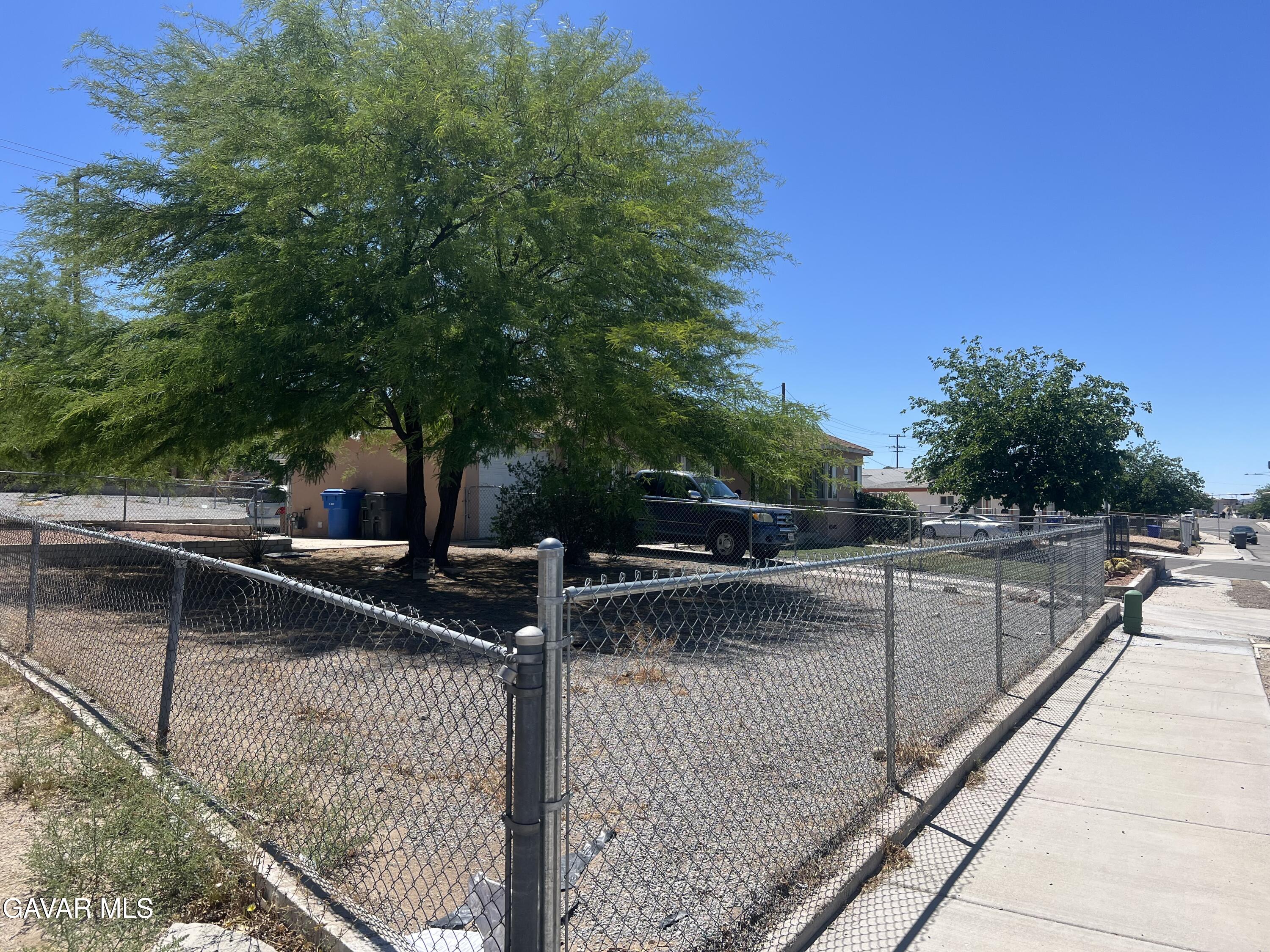 960 Nancy Street Barstow, CA 92311 - Photo 4 of 19 IMG_7625